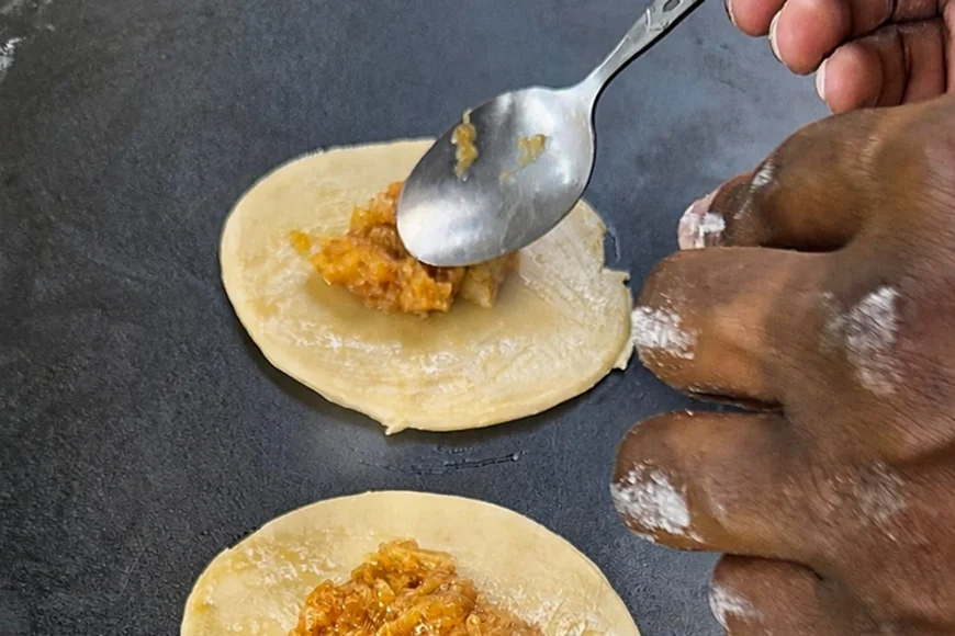 Prepare the pineapple filling